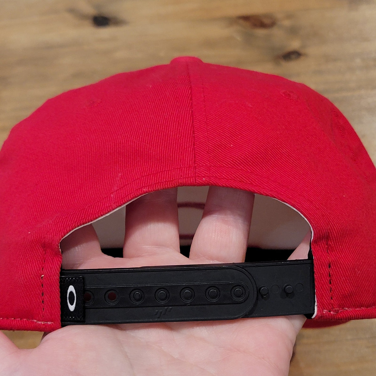 Oakley Hat Cap Snapback Red White One Size 110 Flex Adjustable