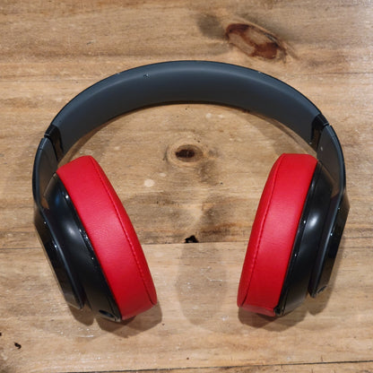 Beats Studio 2 Wireless Over Ear Headphones Decade Collection Defiant Black Red