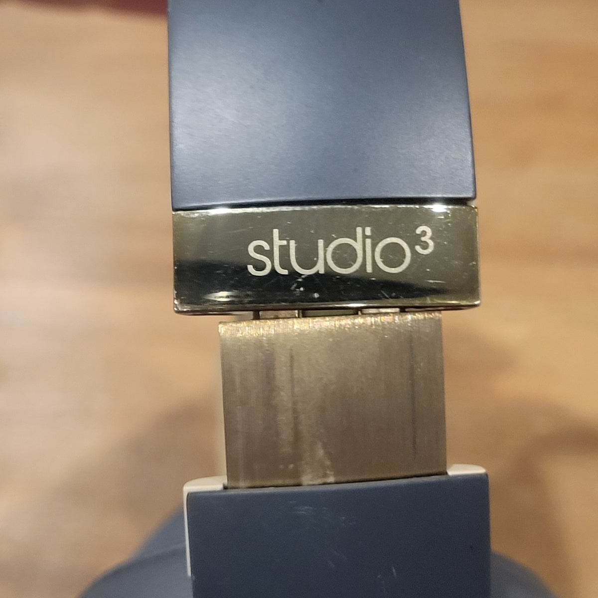 Beats Studio 3 Wireless Over Ear Headphones Shadow Gray Gold Skyline Studio3