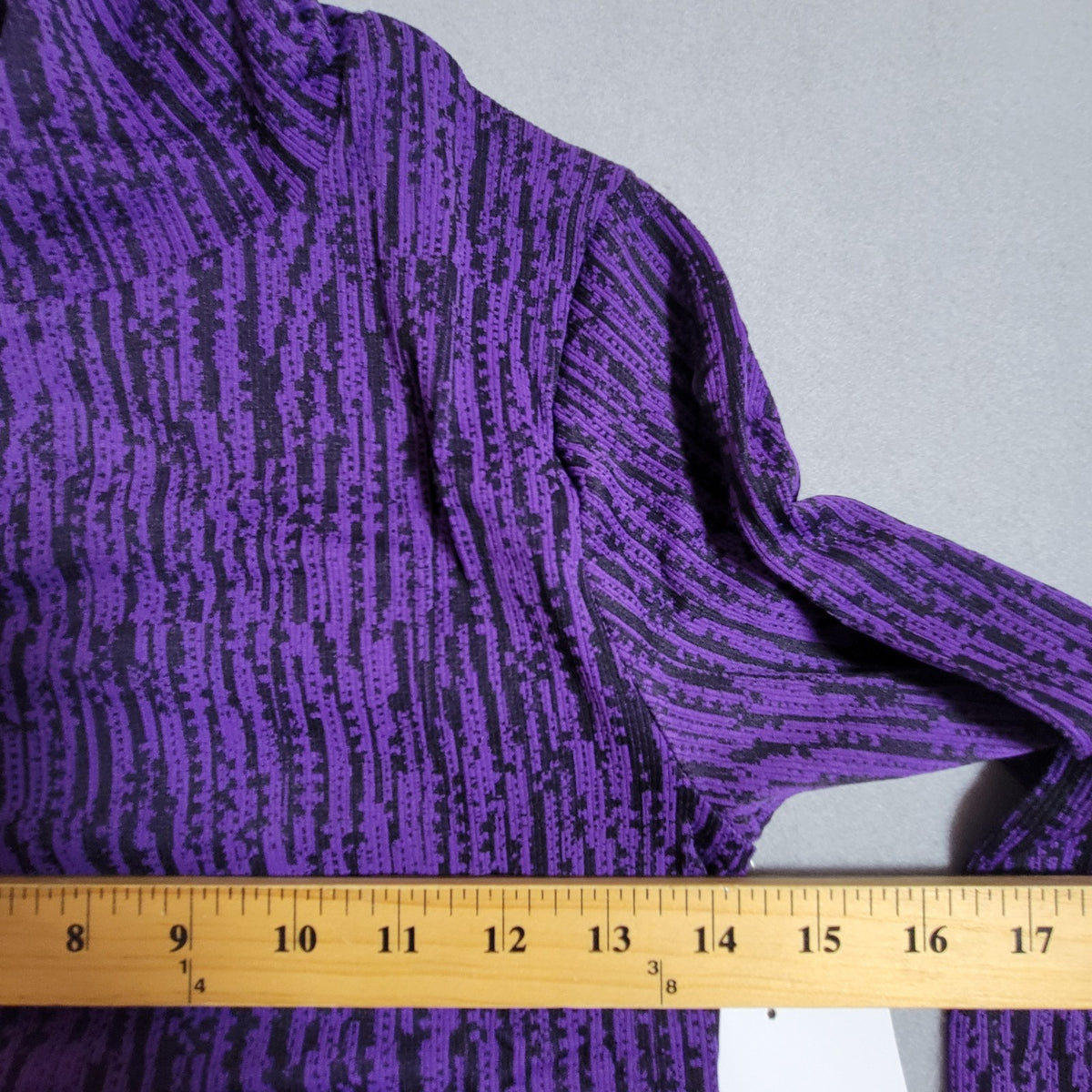 Athleta Flurry Elemental Turtleneck Top Base Layer Long Sleeve Purple Thumbholes