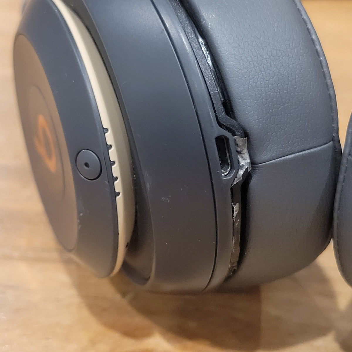 Beats Studio 3 Wireless Over Ear Headphones Shadow Gray Gold Skyline Studio3