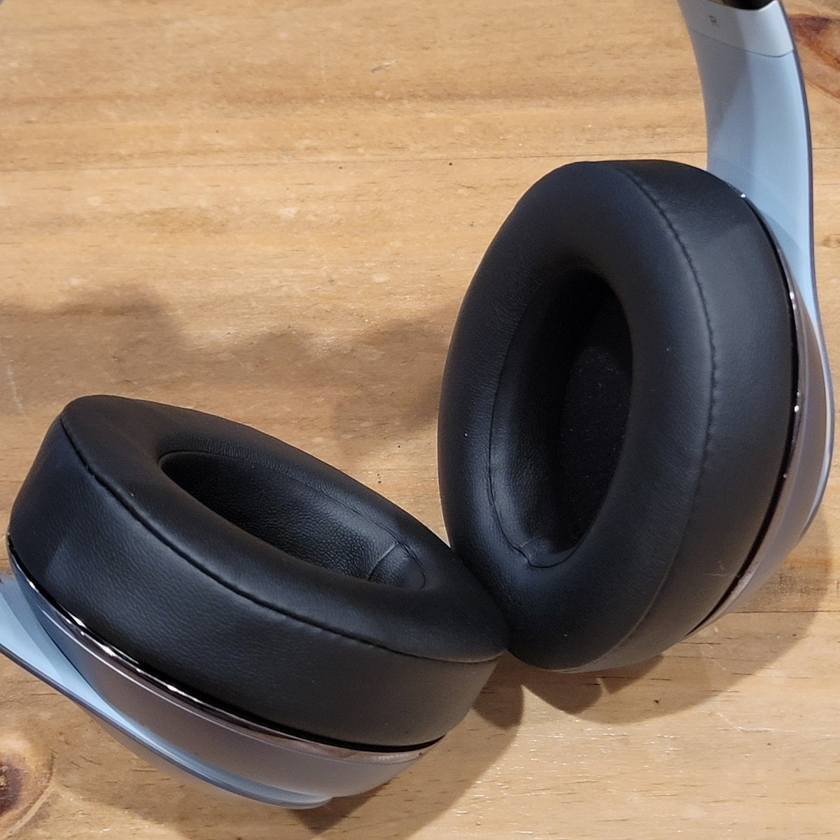 Beats by Dr Dre Studio 2 Wireless Bluetooth Over Ear Headphones Silver Titanium
