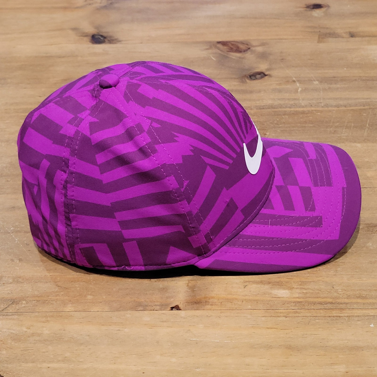 Nike Hat Size M/L Golf Tennis Classic99 Purple Geometric Striped Swoosh Flex Fit