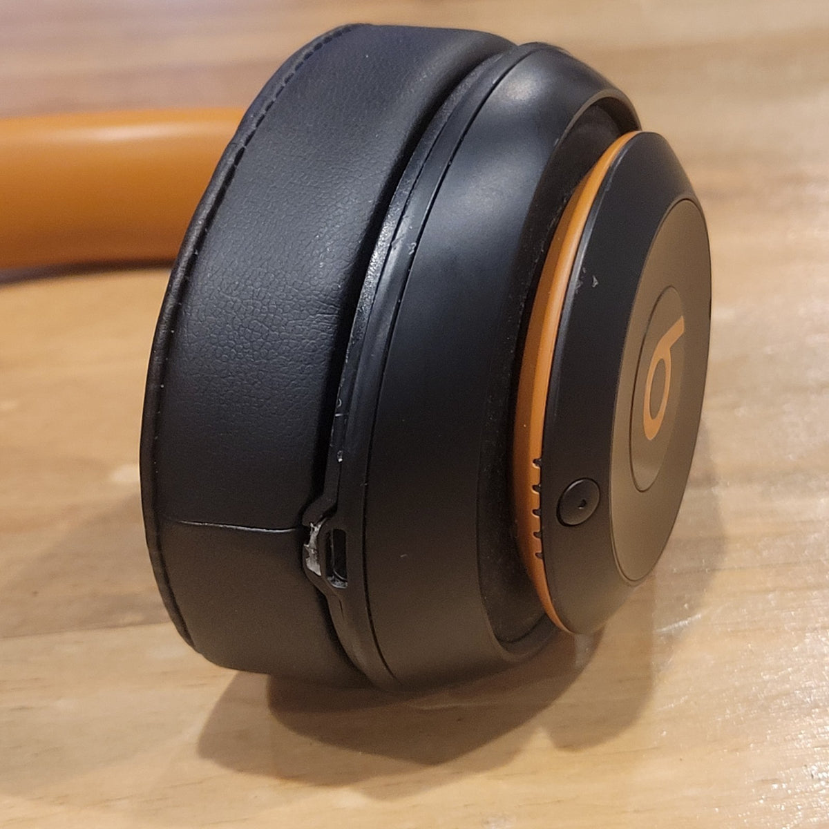 Beats Studio3 Wireless Over Ear Headphones Midnight Black Gold Skyline ANC Case