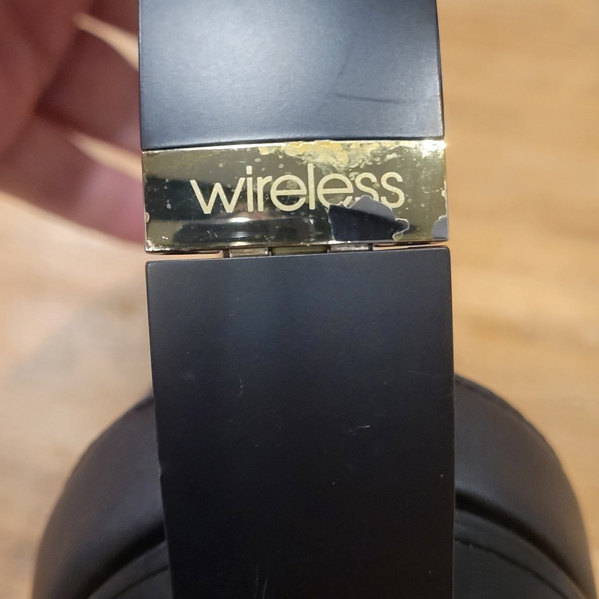 Beats Studio 3 Wireless Over Ear Headphones Midnight Black Gold Skyline Edition