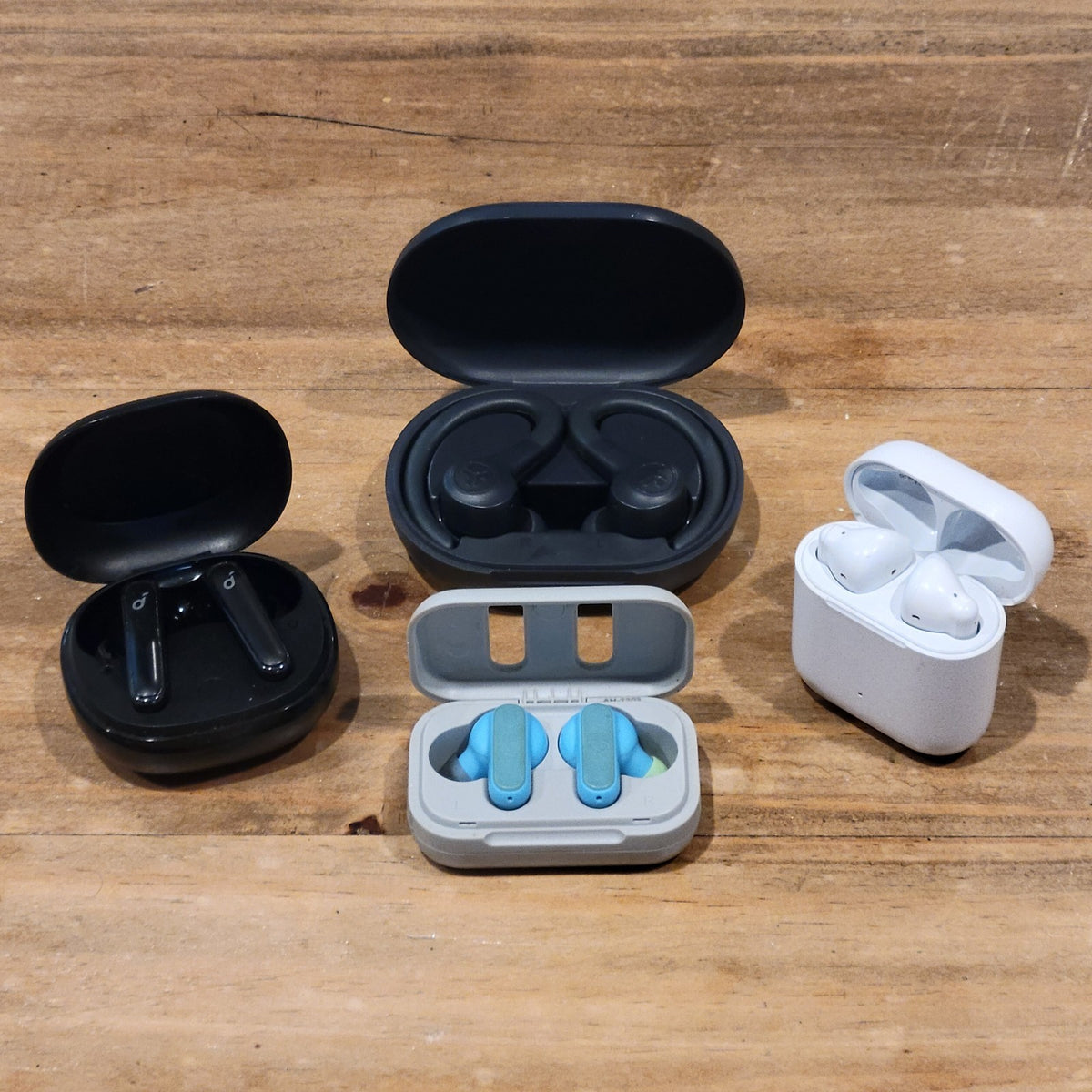 Lot of 4 Earbuds Wireless Bluetooth Soundcore Life Skullcandy Dime Jlab Sport