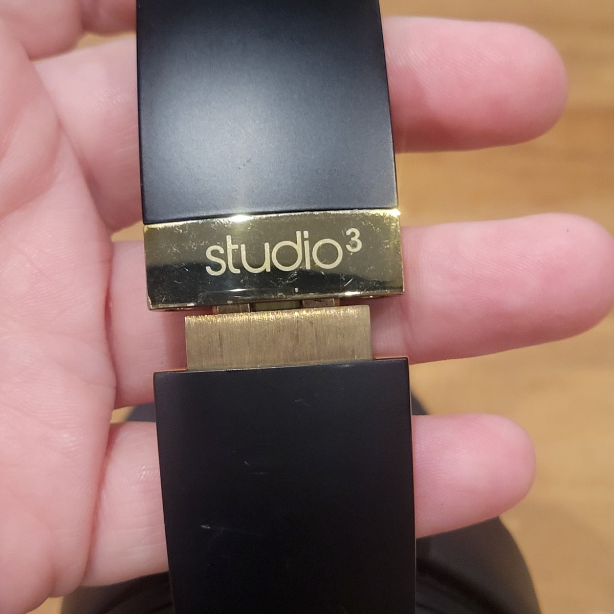 Beats Studio 3 Wireless Over Ear Headphones Midnight Black Gold Skyline Edition