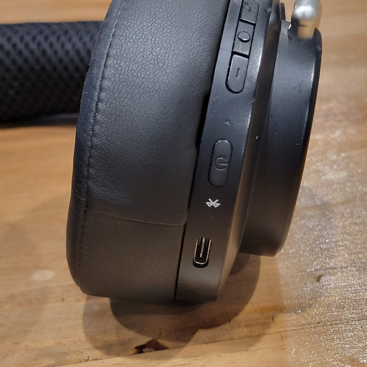 Shure Aonic 50 Wireless Noise Cancelling Headphones Black New Ear Pads & Cover