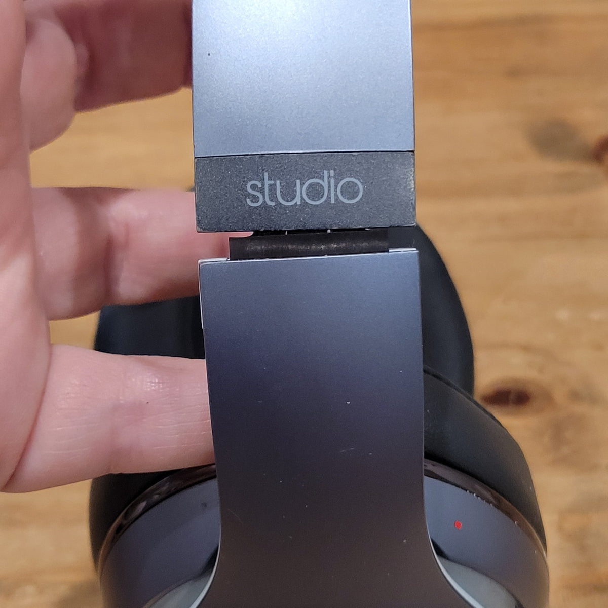 Beats by Dr Dre Studio 2.0 Wireless Over Ear Headphones Metallic Gray Titanium