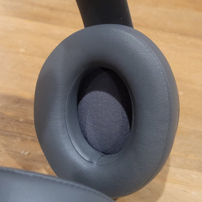 Beats Studio3 Wireless Noise Cancelling Over-Ear Headphones Gray Shadow Grey