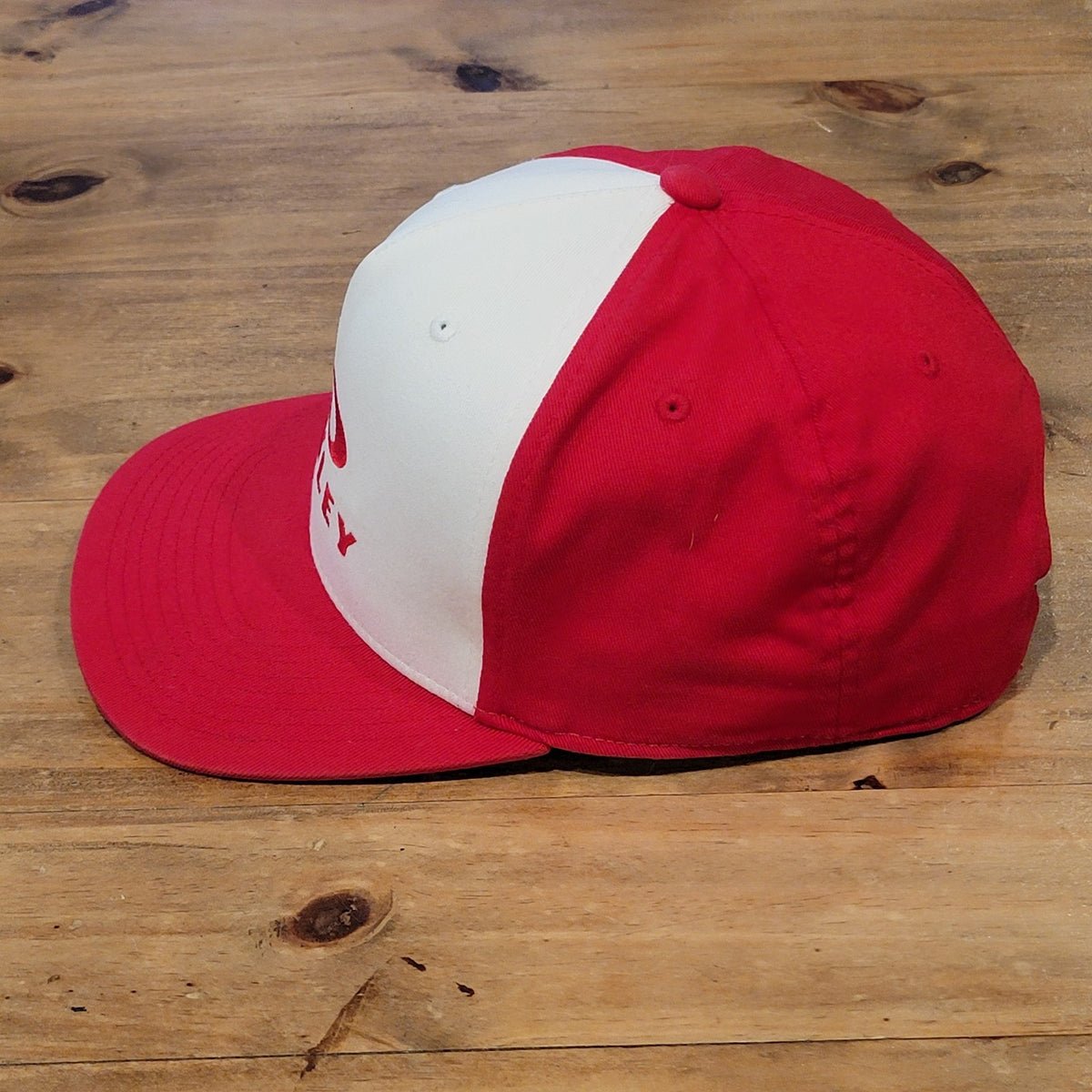 Oakley Hat Cap Snapback Red White One Size 110 Flex Adjustable