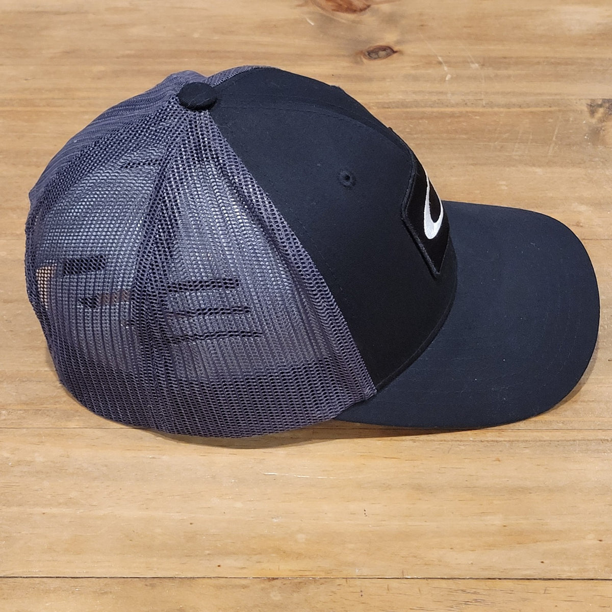 Oakley Snapback Hat Cap Mesh Back Trucker Black O Logo Patch One Size