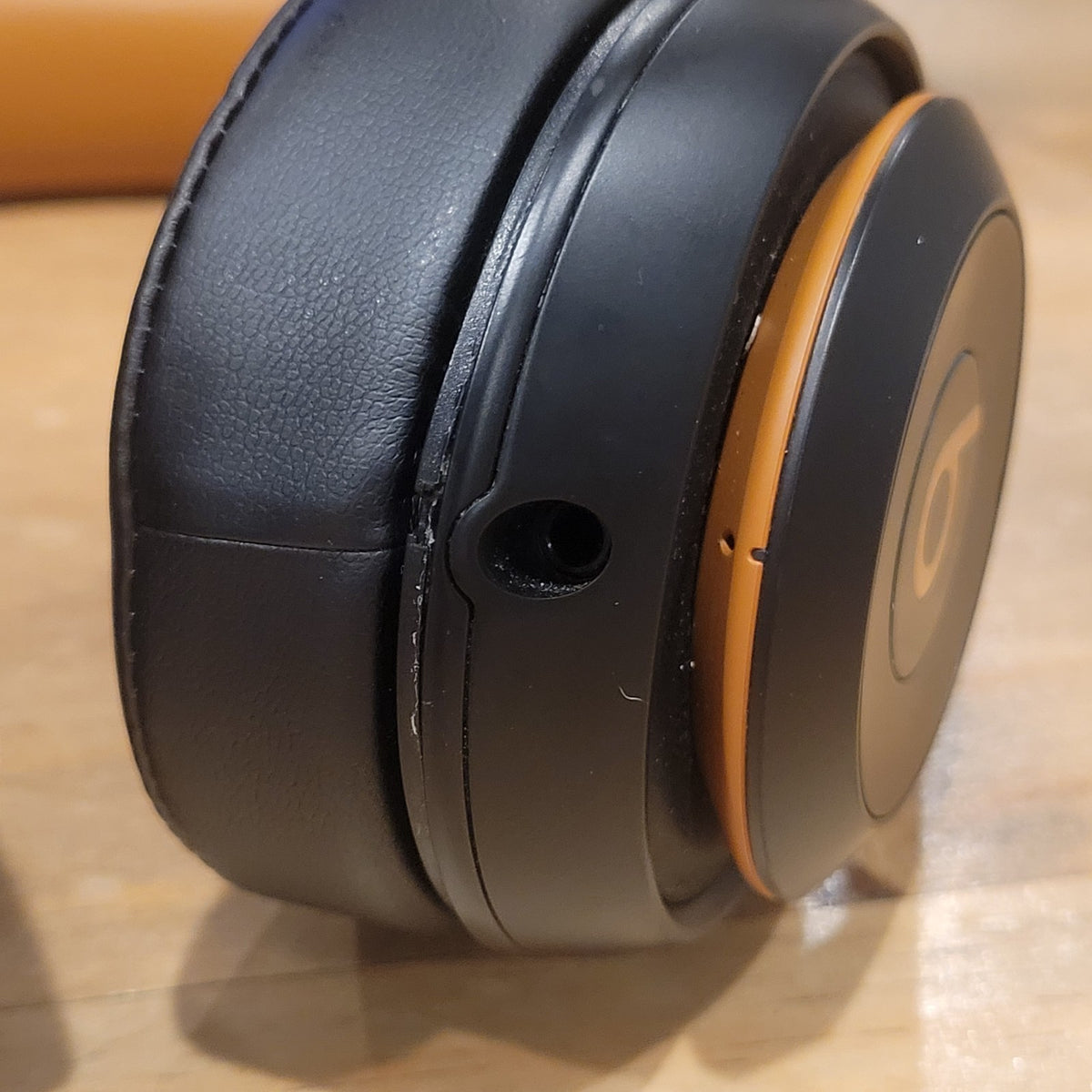 Beats Studio 3 Wireless Over Ear Headphones Midnight Black Gold Skyline Edition