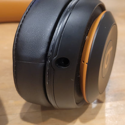 Beats Studio 3 Wireless Over Ear Headphones Midnight Black Gold Skyline Edition
