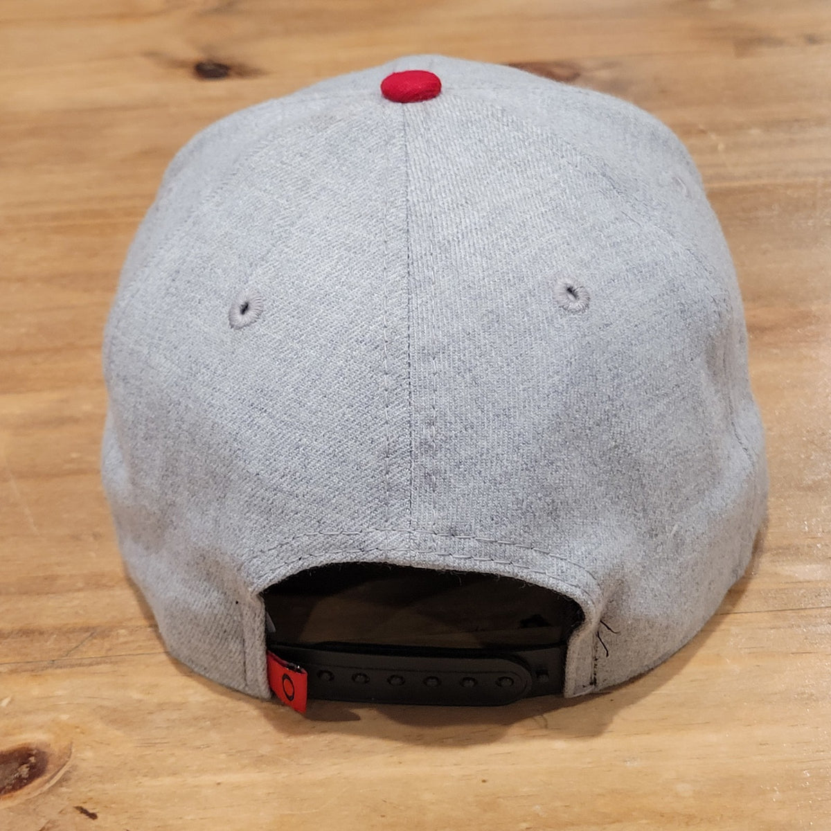 Oakley Hat Cap Snapback Gray Red Spell Out New Era 9Fifty One Size