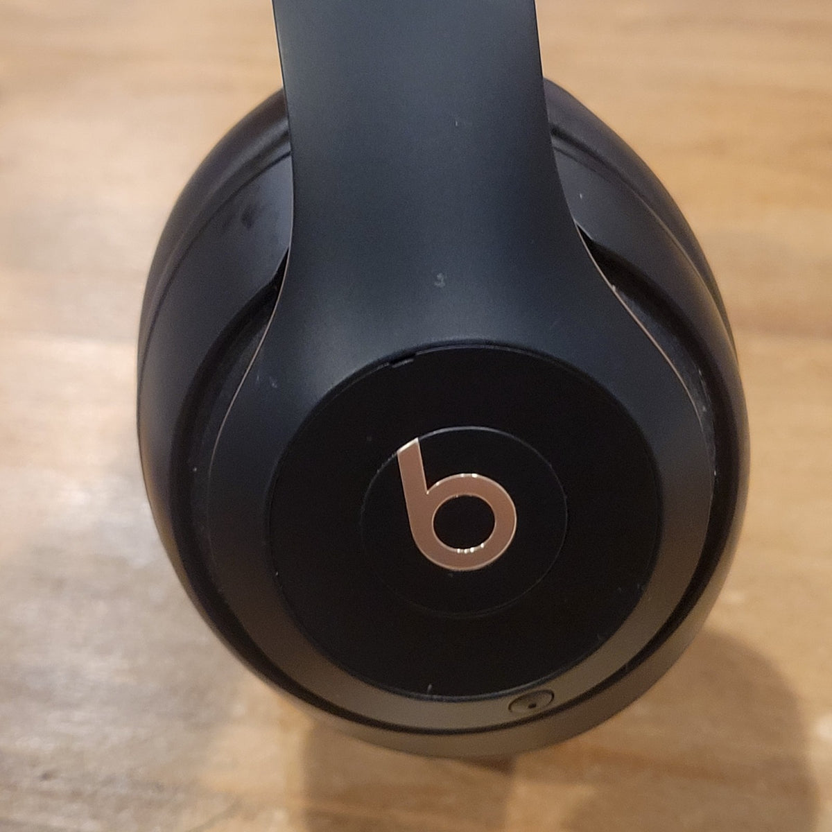 Beats Studio3 Wireless Over Ear Headphones Midnight Black Gold Skyline ANC Case