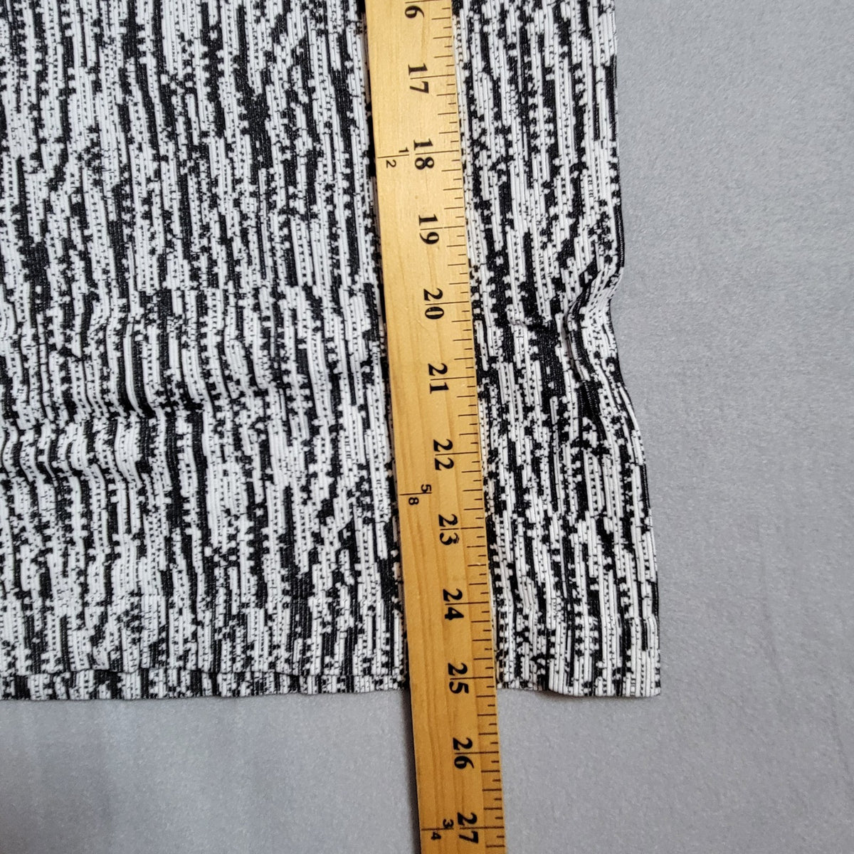 Athleta Flurry Elemental Turtleneck Top Base Layer Long Sleeve Womens Thumbholes