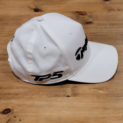 Taylormade Golf Hat Cap SNapback White Black Spell Out Logo Reg 58 CM TP5 Qi 35