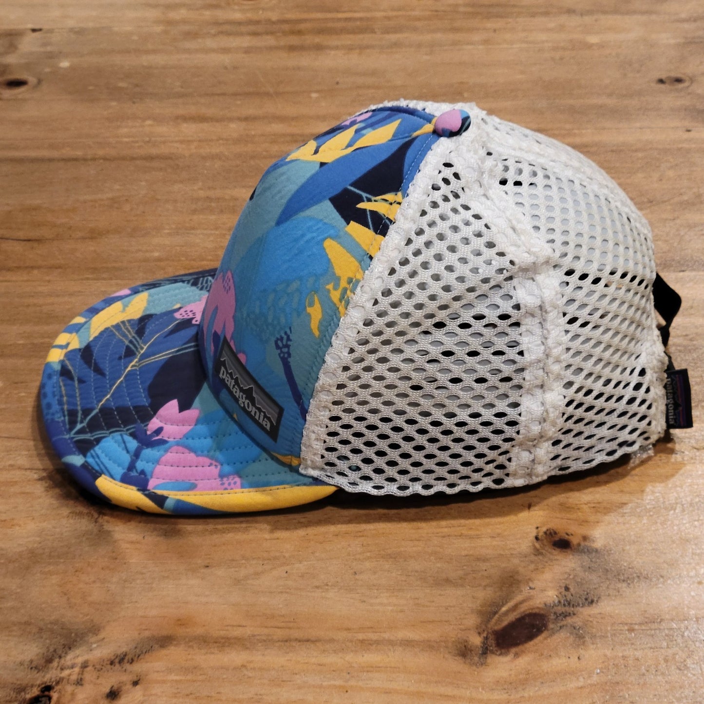 Patagonia Duckbill Trucker Hat Hawaiian Aloha Floral Mesh Run Surf Cap OSFM Blue