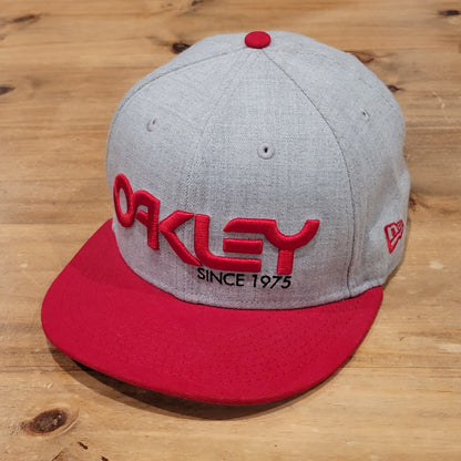 Oakley Hat Cap Snapback Gray Red Spell Out New Era 9Fifty One Size