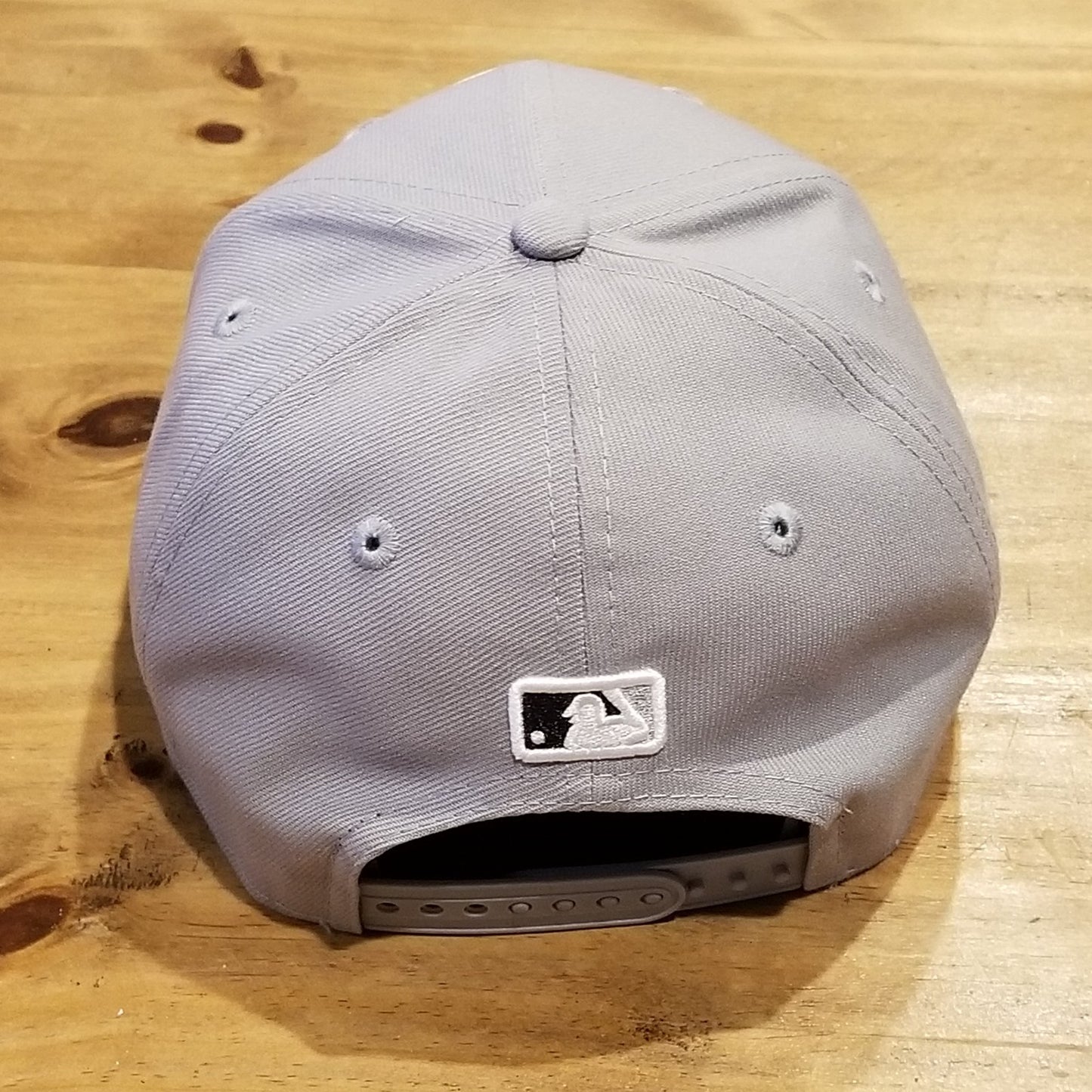 Atlanta Braves Hat New Era Snapback 2022 Division Champions Gray One Size MLB