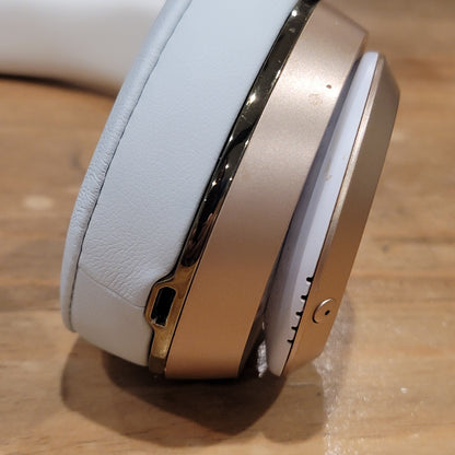 Beats by Dr Dre Solo 2 Wireless Bluetooth On Ear Headphones Rose Gold White