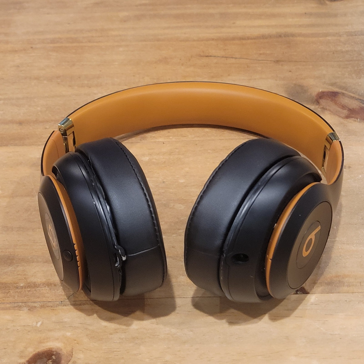 Beats Studio 3 Wireless Over Ear Headphones Midnight Black Gold Skyline Edition
