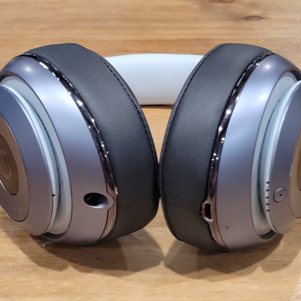 Beats by Dr Dre Studio 2.0 Wireless Over Ear Headphones Metallic Gray Titanium
