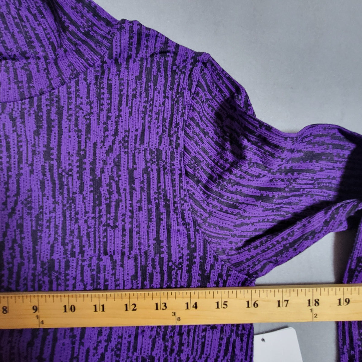 Athleta Flurry Elemental Turtleneck Top Base Layer Long Sleeve Purple Thumbholes