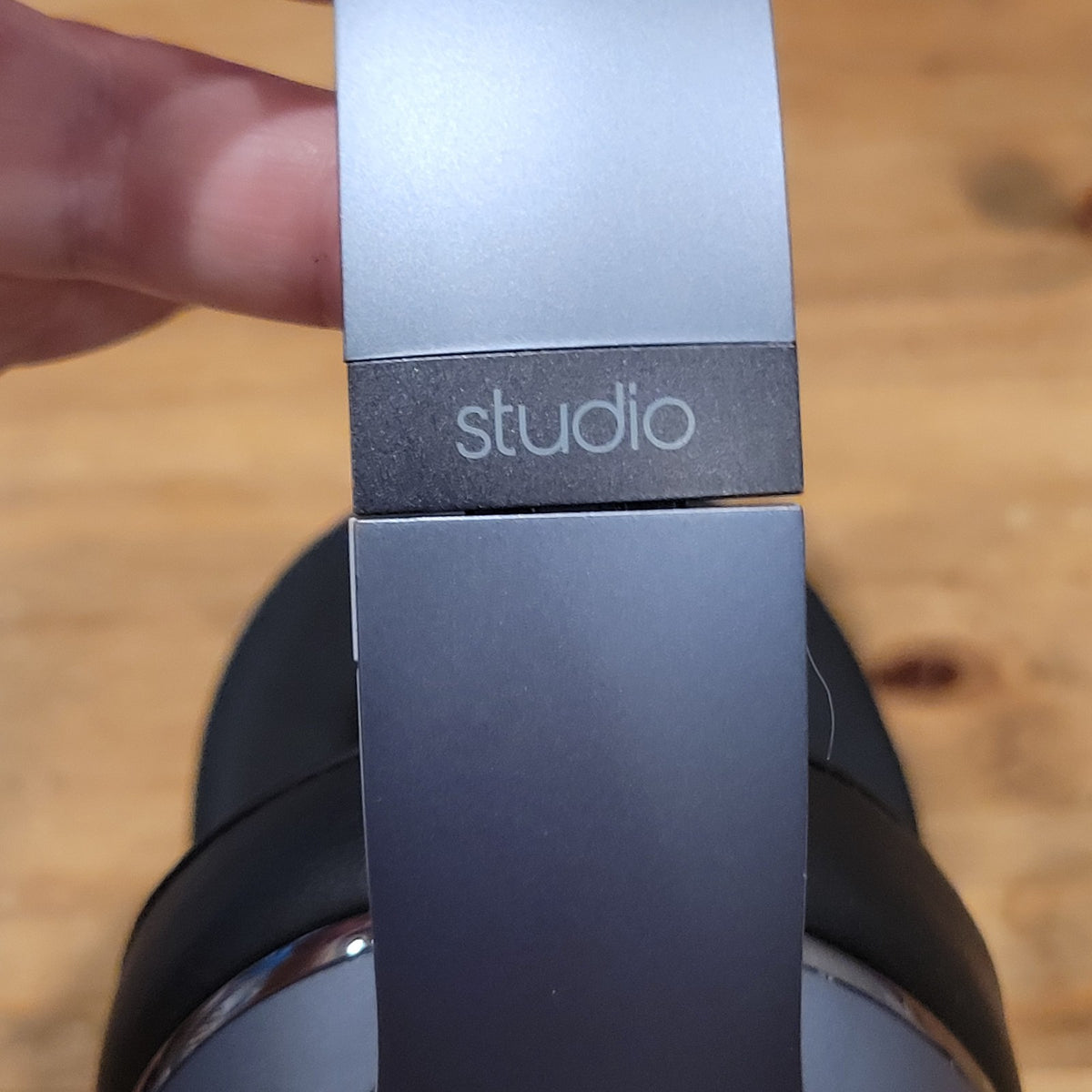 Beats by Dr Dre Studio 2 Wireless Bluetooth Over Ear Headphones Silver Titanium