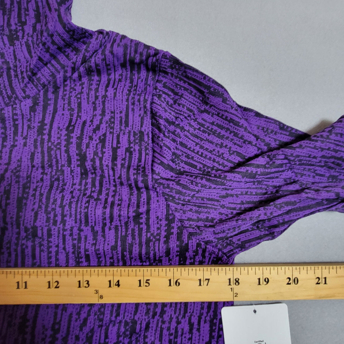 Athleta Flurry Elemental Turtleneck Top Base Layer Long Sleeve Purple Thumbholes