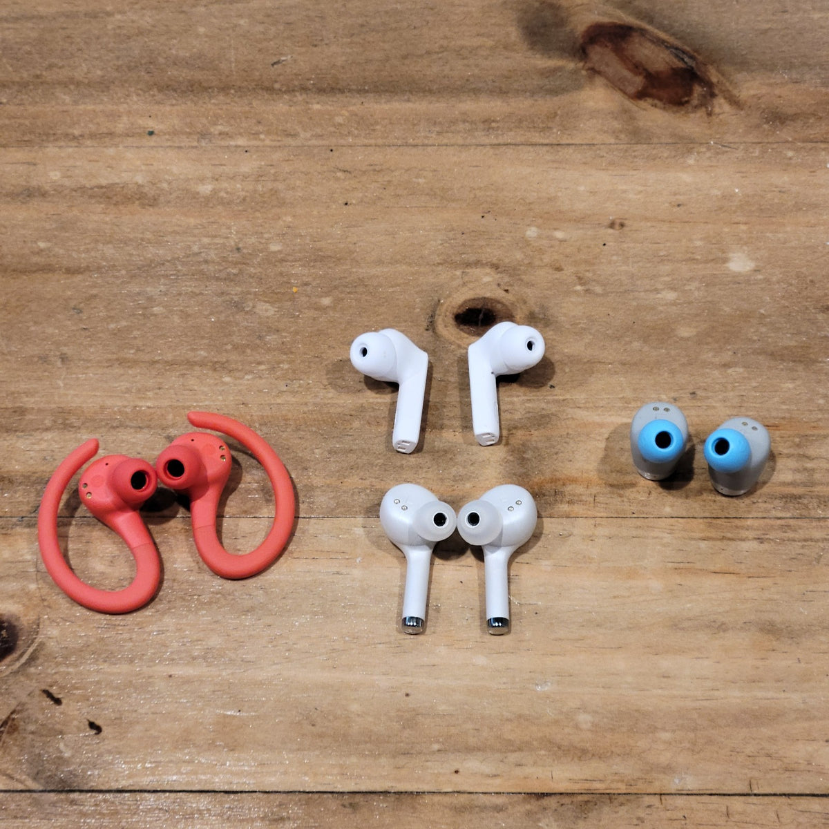 Lot of 4 Wireless Bluetooth Earbuds Skullcandy Jib Jlab Sport Onn Multicolor