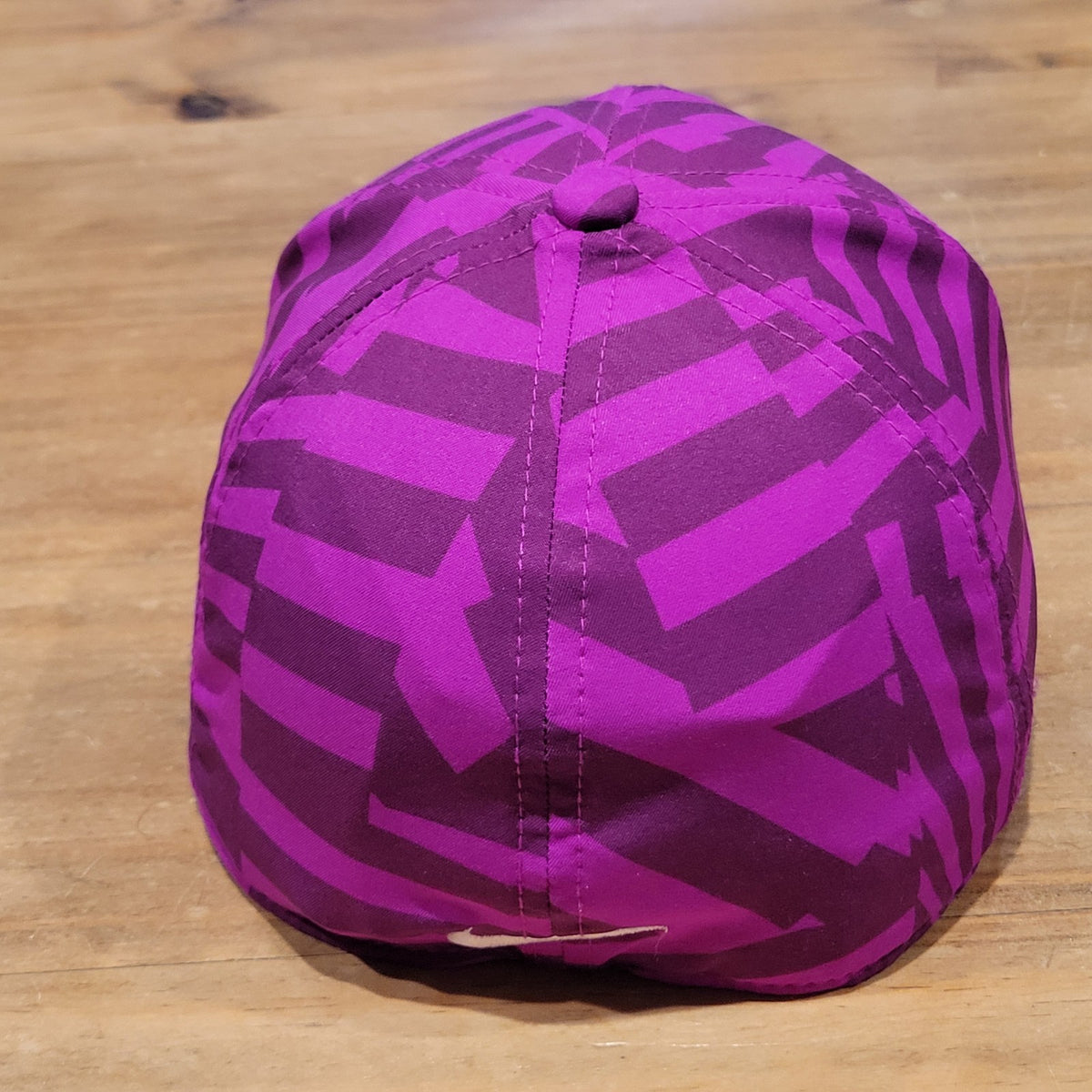 Nike Hat Size M/L Golf Tennis Classic99 Purple Geometric Striped Swoosh Flex Fit