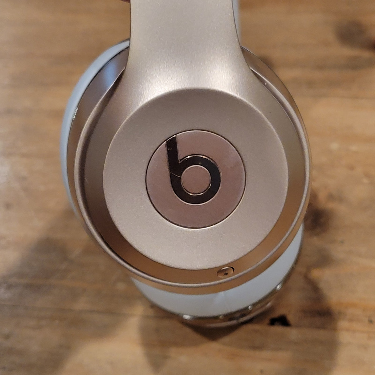Beats by Dr Dre Solo 2 Wireless Bluetooth On Ear Headphones Rose Gold White