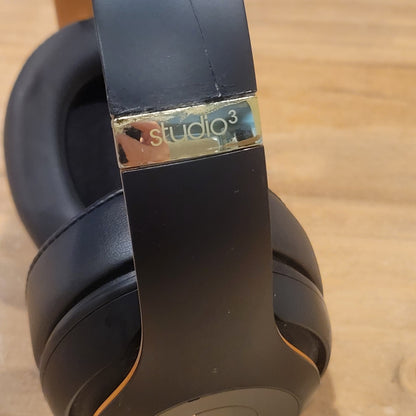 Beats Studio3 Wireless Over Ear Headphones Midnight Black Gold Skyline ANC Case