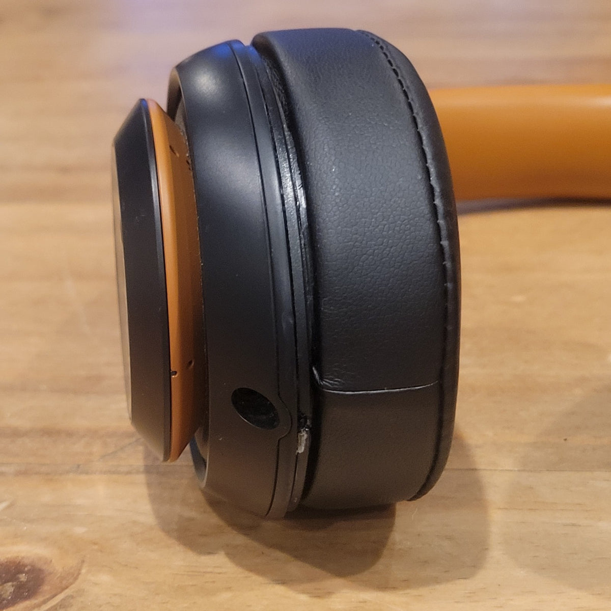 Beats Studio3 Wireless Over Ear Headphones Midnight Black Gold Skyline ANC Case
