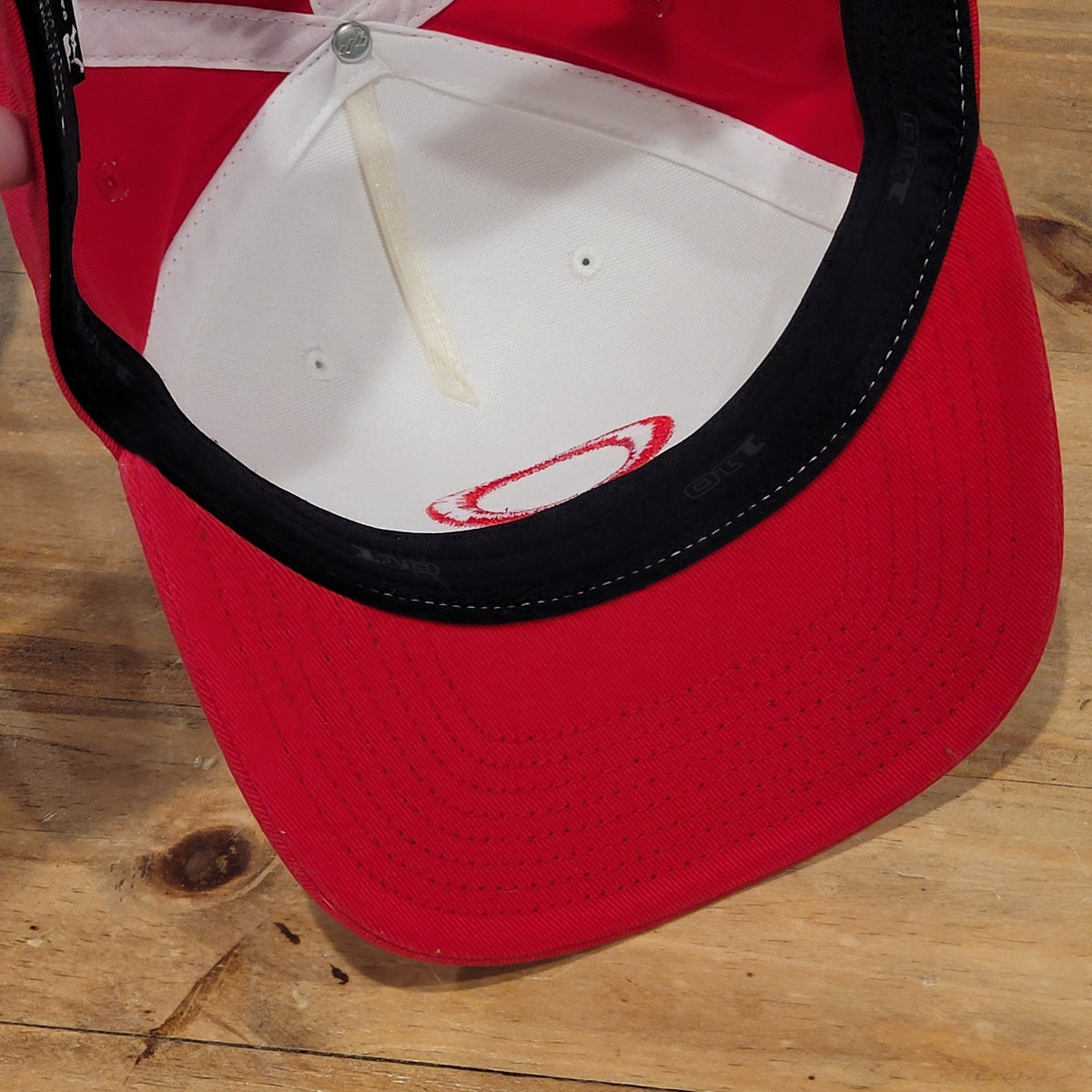 Oakley Hat Cap Snapback Red White One Size 110 Flex Adjustable