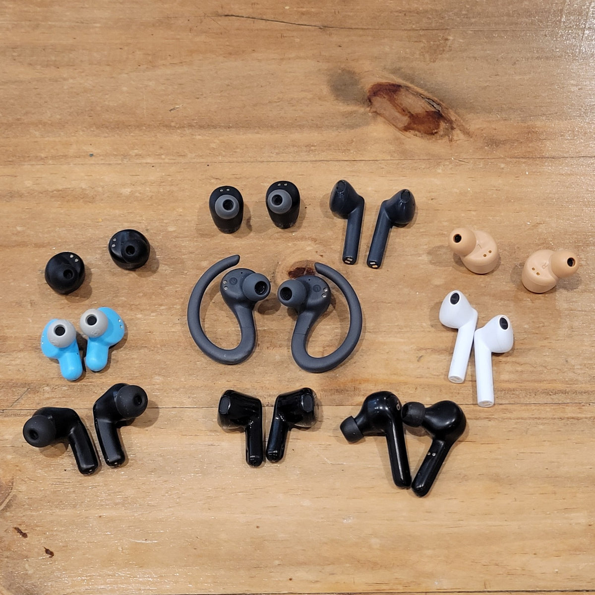 Lot of 10 Earbuds Wireless Bluetooth Jlab Sport Skullcandy Jib Onn Soundcore TWS
