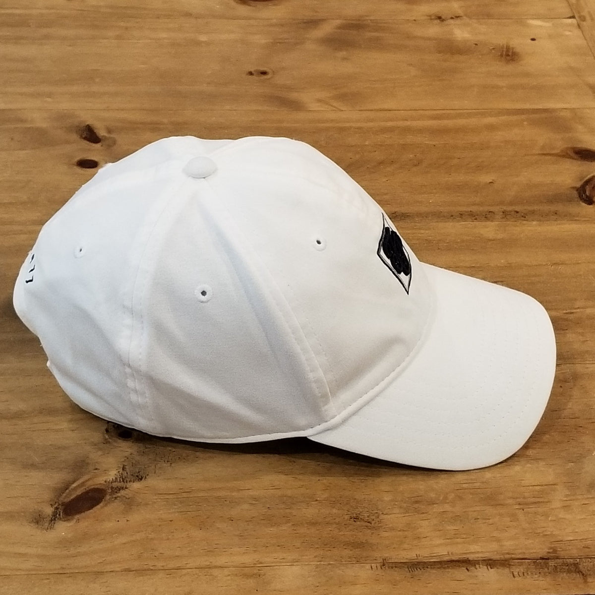 Under Armour Golf Hat Cap Strap Back White One Size Lightweight Est 1977