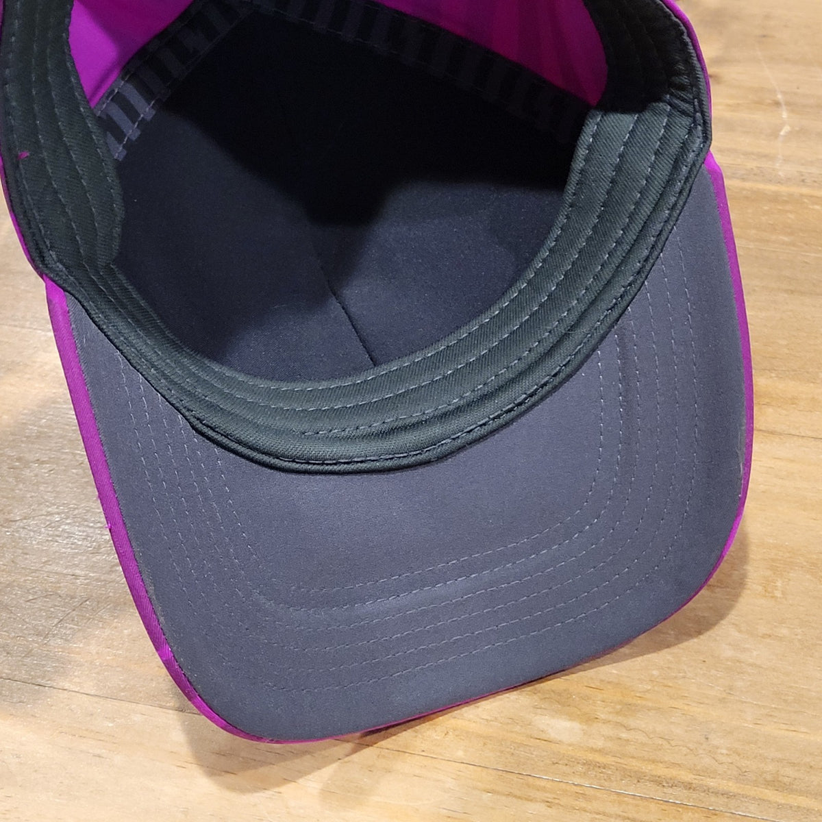 Nike Hat Size M/L Golf Tennis Classic99 Purple Geometric Striped Swoosh Flex Fit
