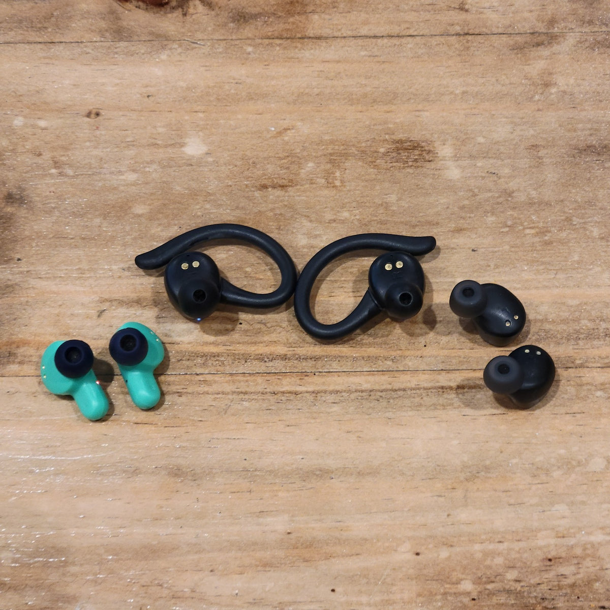 Lot of 3 Bluetooth Wireless Earbuds Skullcandy Dime 2 Onn Over Ear Tozo A1