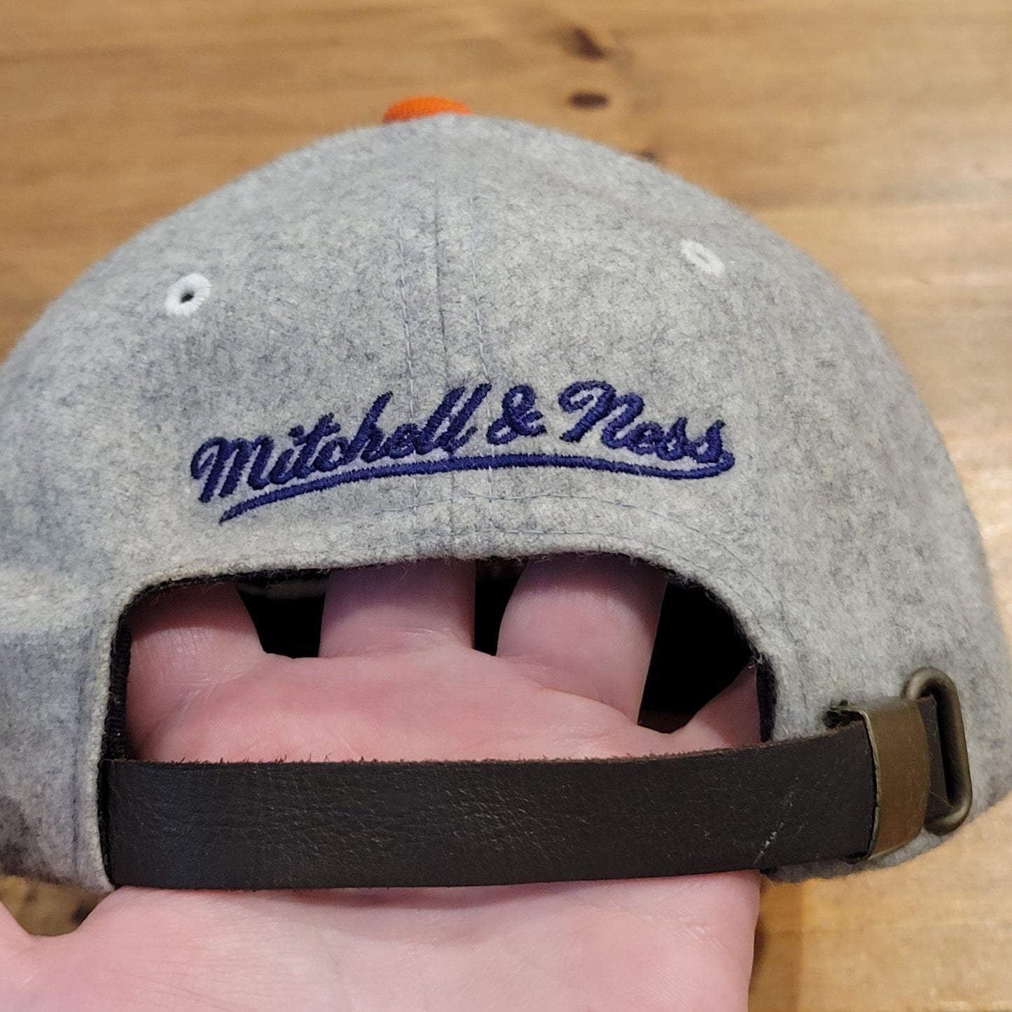 Phoenix Suns Hat Strap Back Mitchell & Ness Tailsweep Script Wool NBA Gray HWC