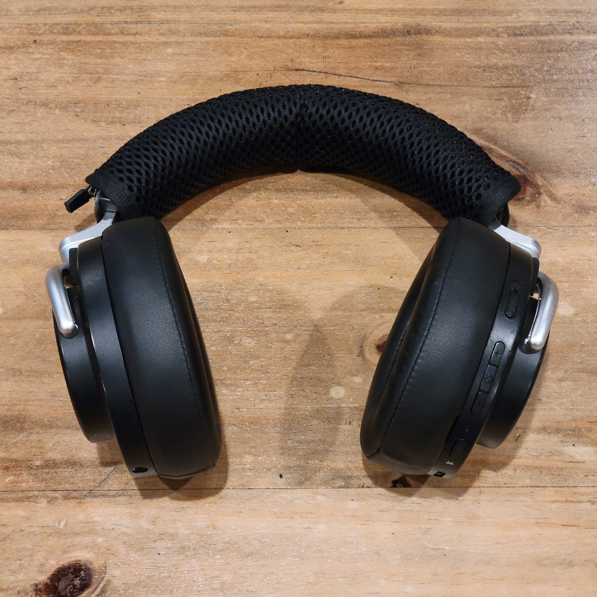 Shure Aonic 50 Wireless Noise Cancelling Headphones Black New Ear Pads & Cover