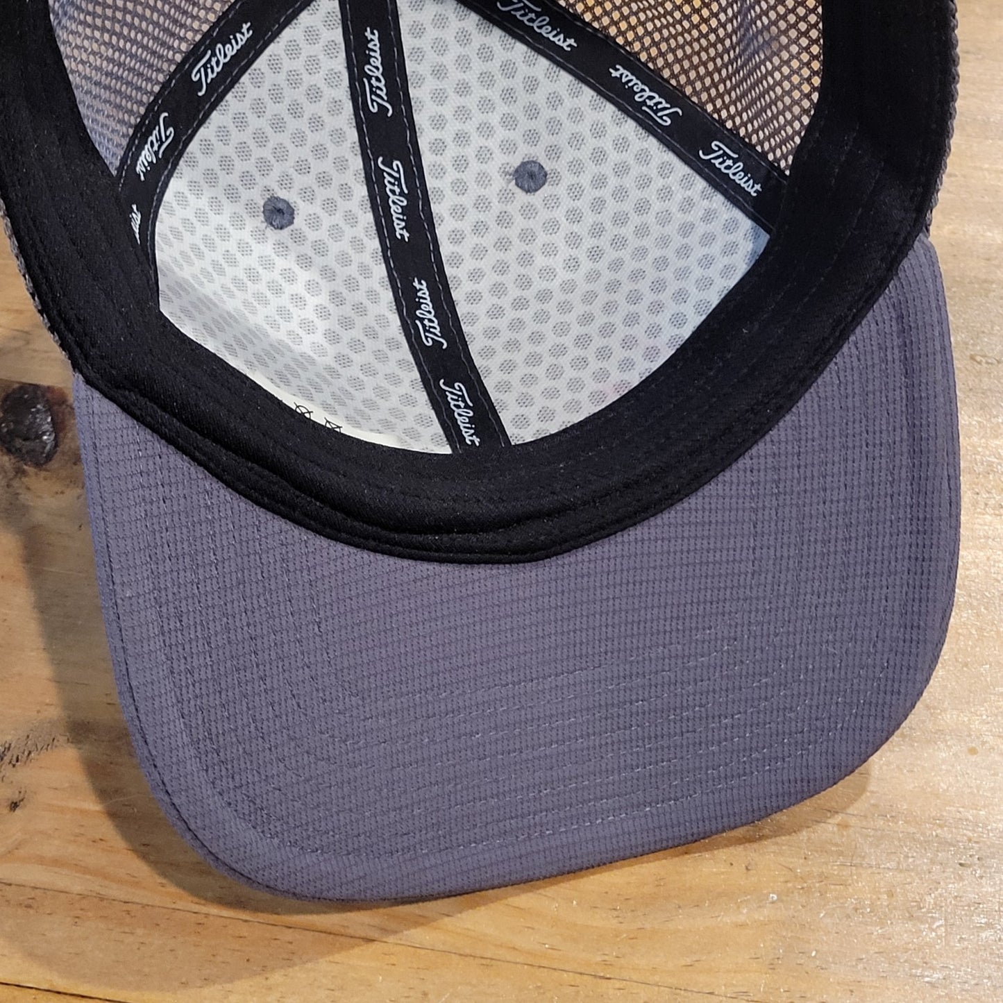 Titleist Hat Cap Snapback Gray Mesh Back Golf NW Flag Logo One Size Pro V1