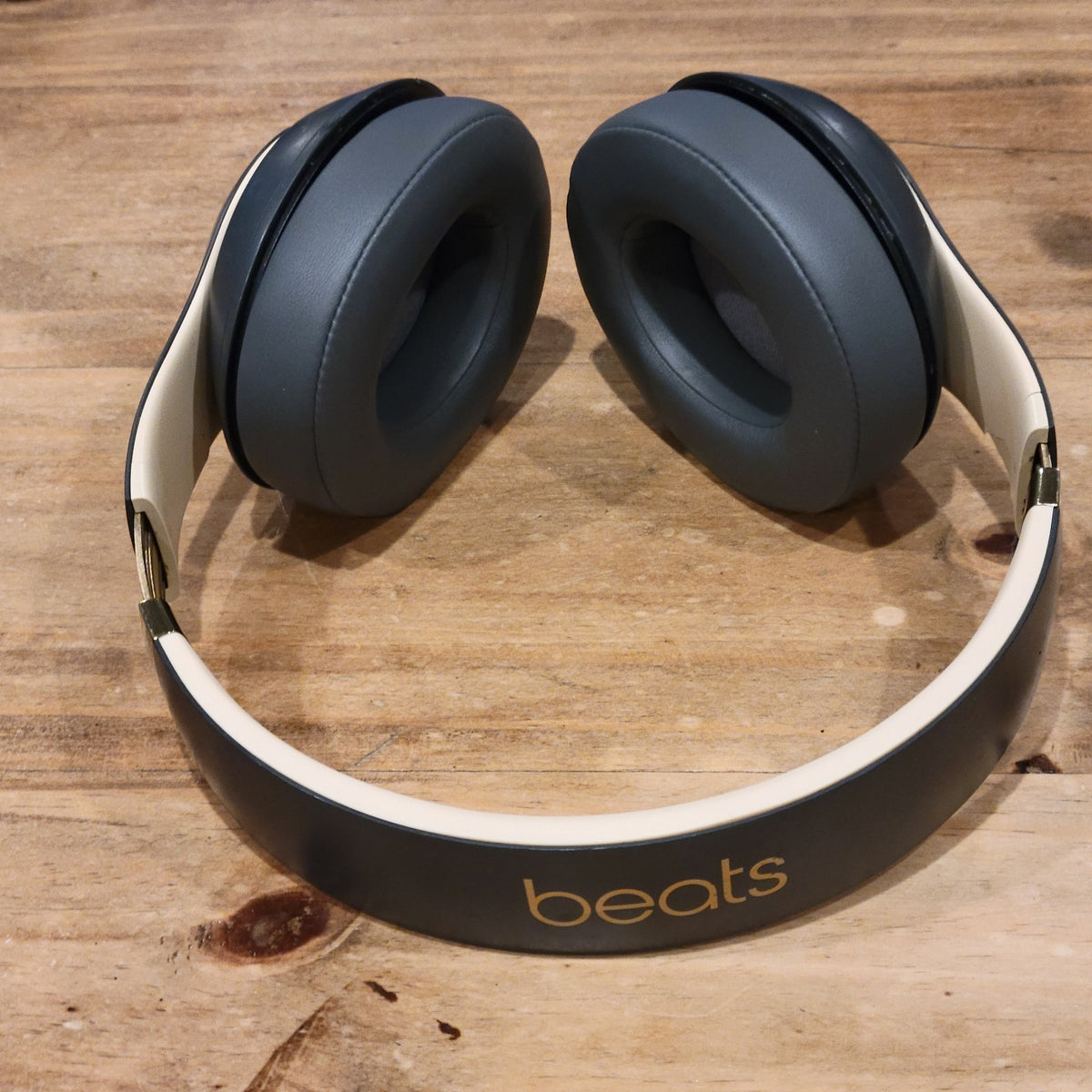 Beats Studio 3 Wireless Over Ear Headphones Shadow Gray Gold Skyline Studio3