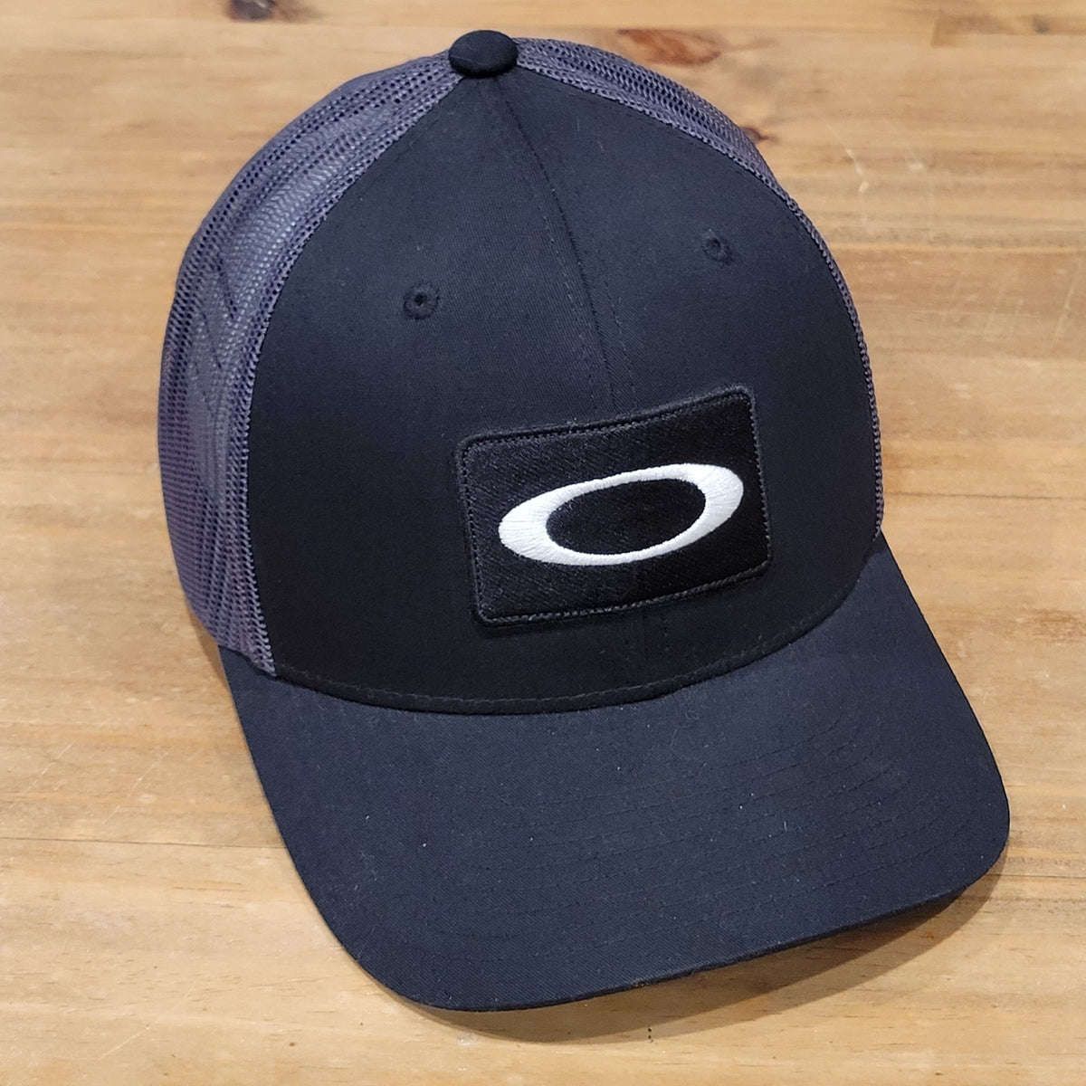 Oakley Snapback Hat Cap Mesh Back Trucker Black O Logo Patch One Size