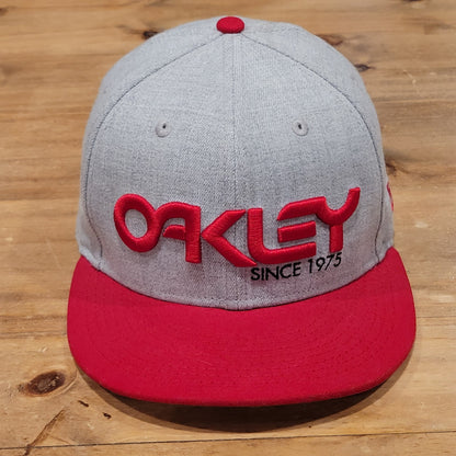 Oakley Hat Cap Snapback Gray Red Spell Out New Era 9Fifty One Size