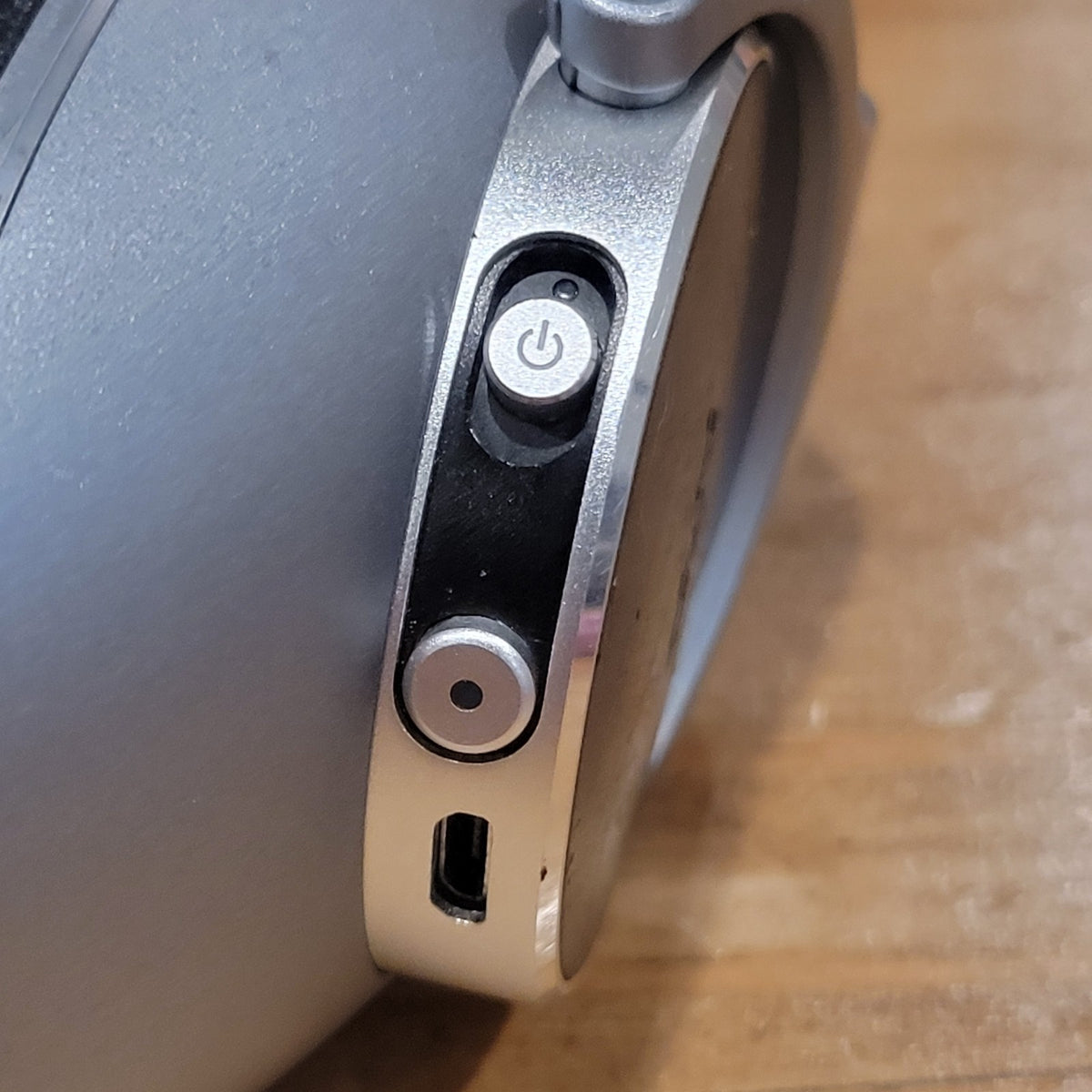 AKG N700NC Wireless Noise Cancelling Over-Ear Headphones Silver N700 Bluetooth