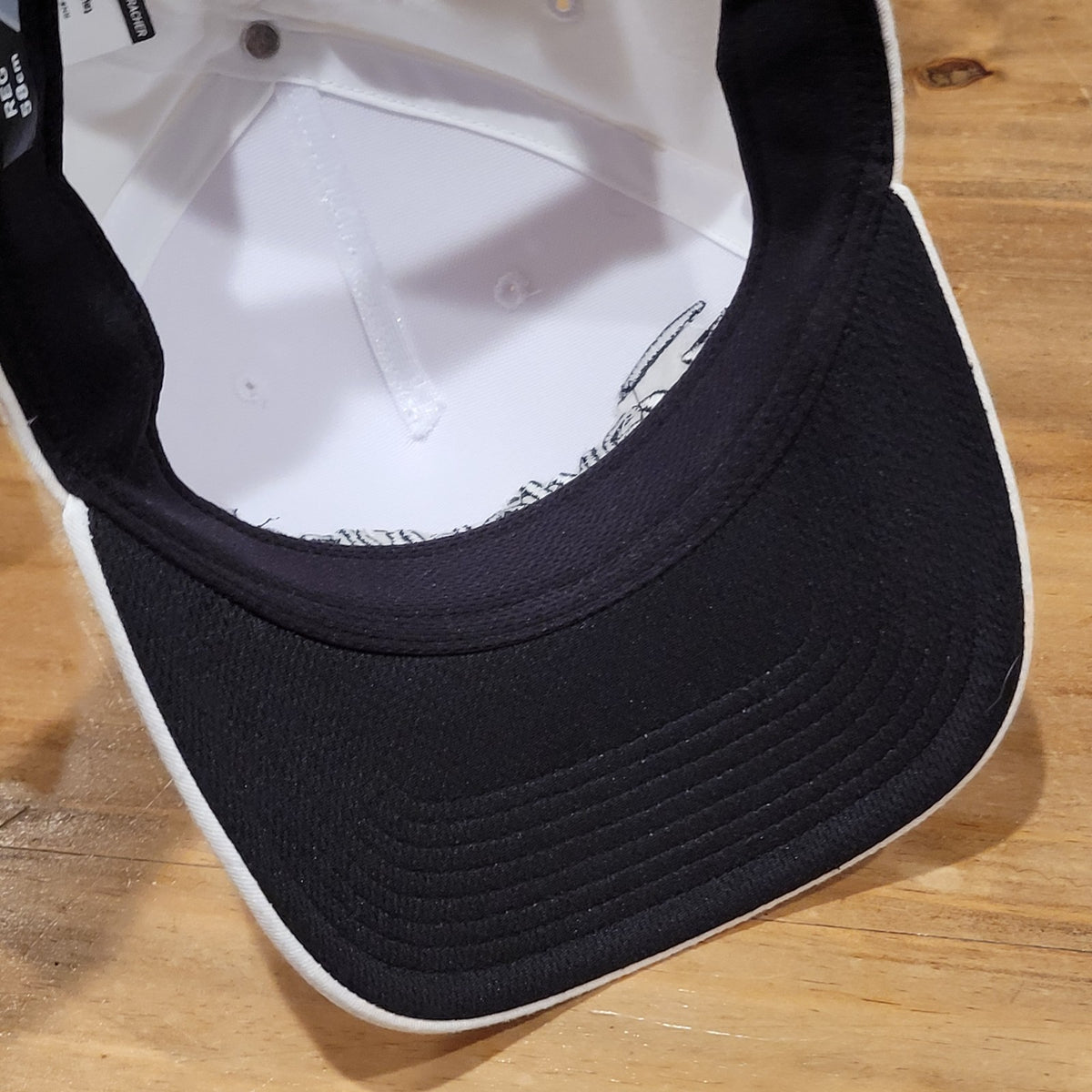 Taylormade Golf Hat Cap SNapback White Black Spell Out Logo Reg 58 CM TP5 Qi 35