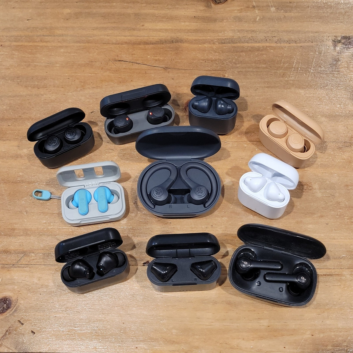 Lot of 10 Earbuds Wireless Bluetooth Jlab Sport Skullcandy Jib Onn Soundcore TWS